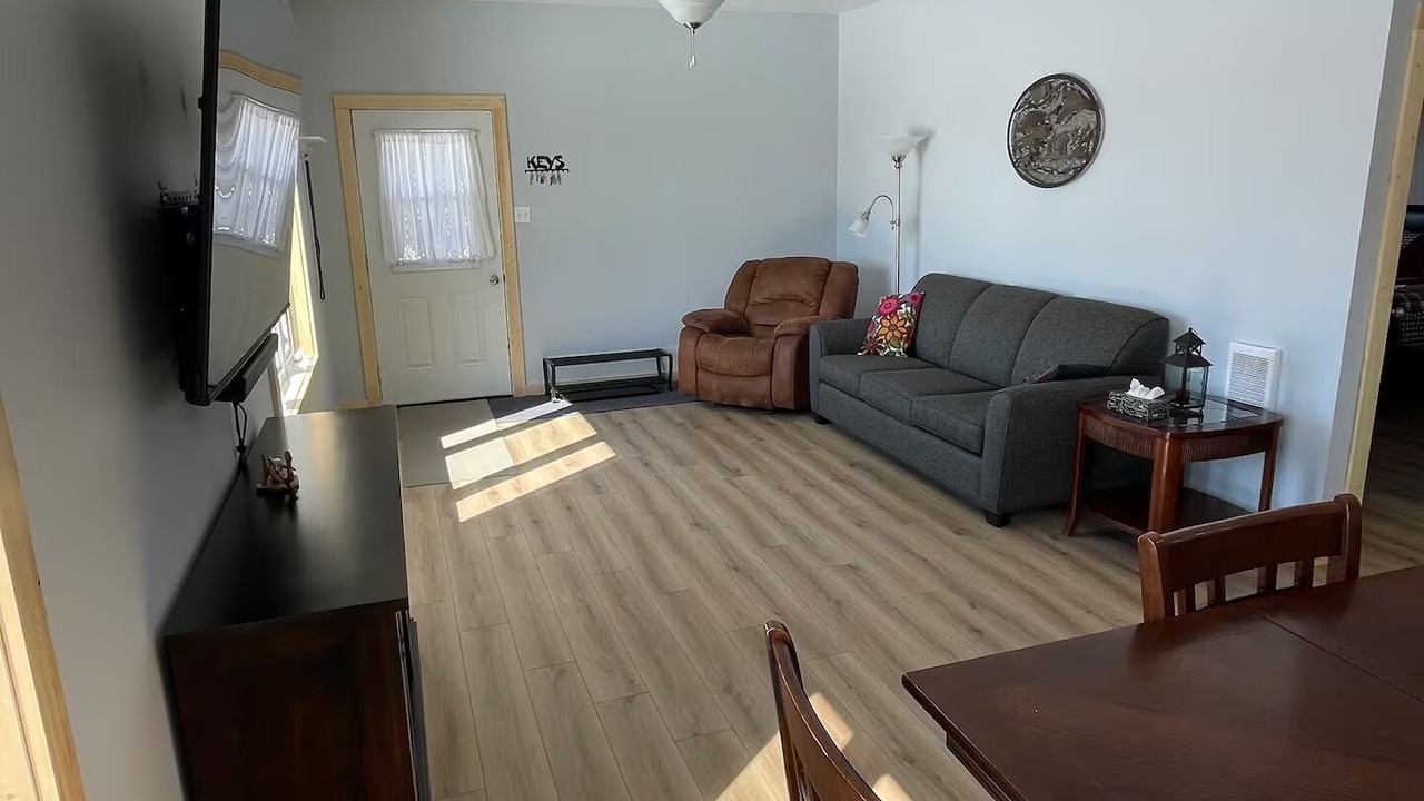 Photo of Livingroom in Division No. 16