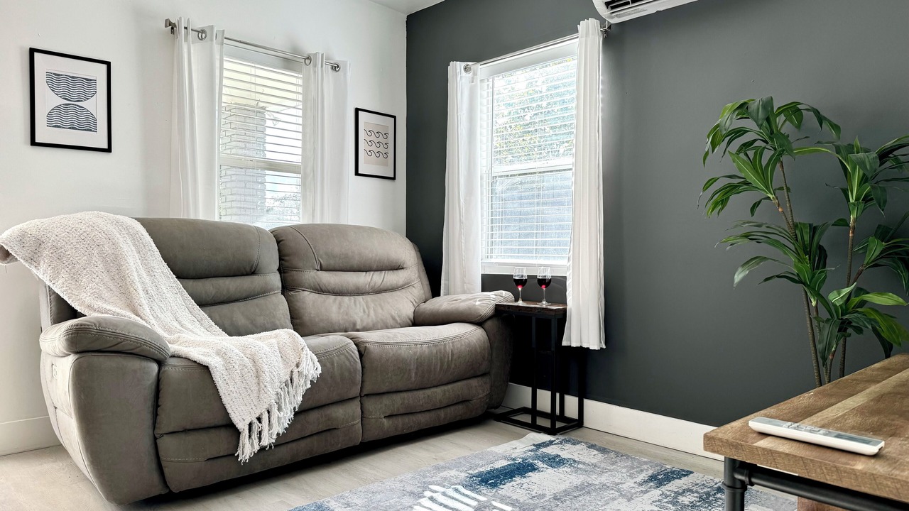 Photo of Livingroom in Edgewood