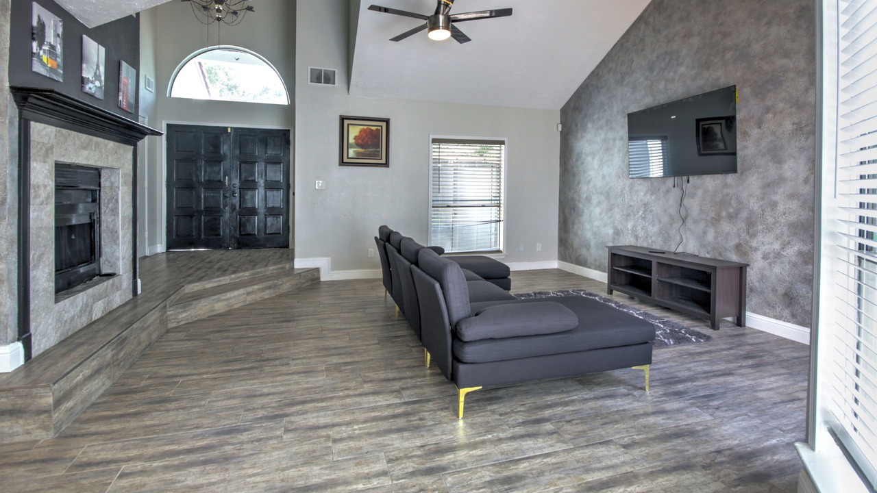 Photo of Livingroom in Meadows Place