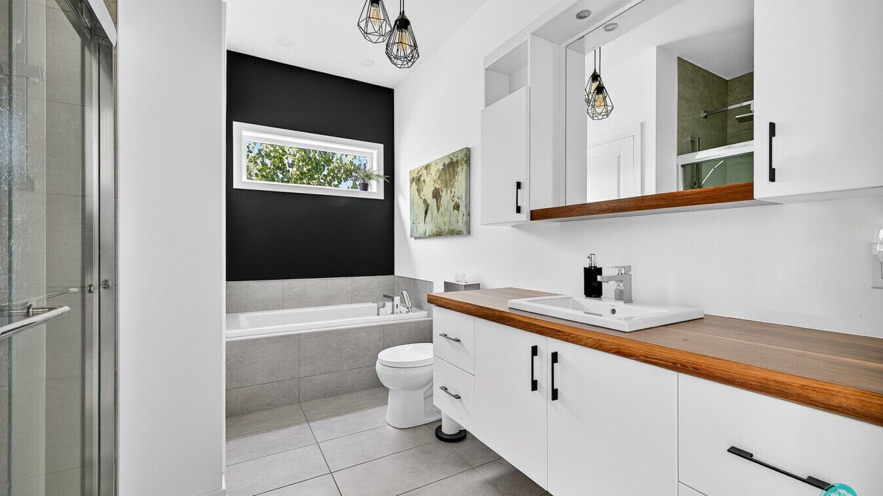 Photo of Bathroom in Communaute-Urbaine-de-l'Outaouais