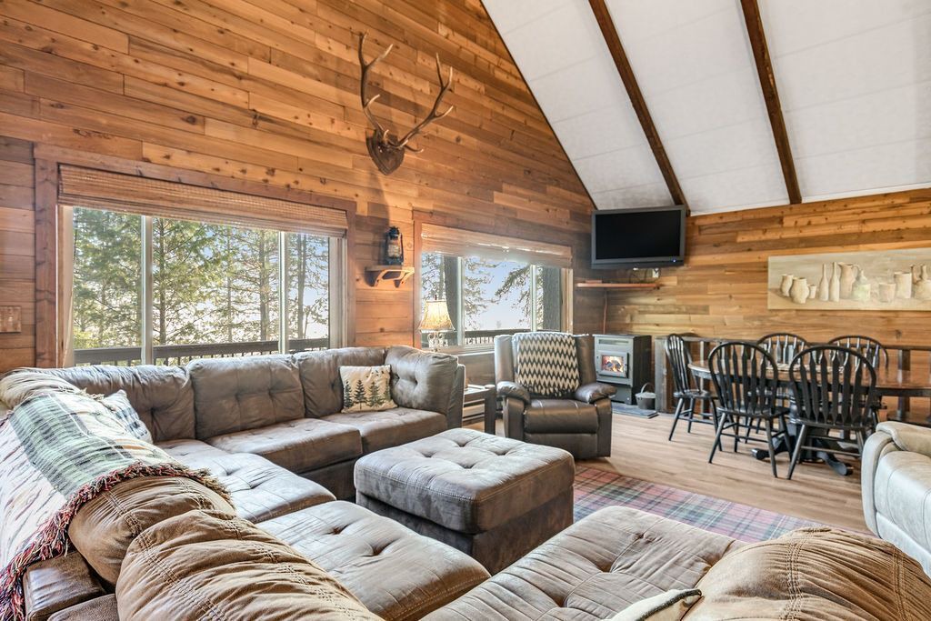 Photo of Livingroom in Garden Valley