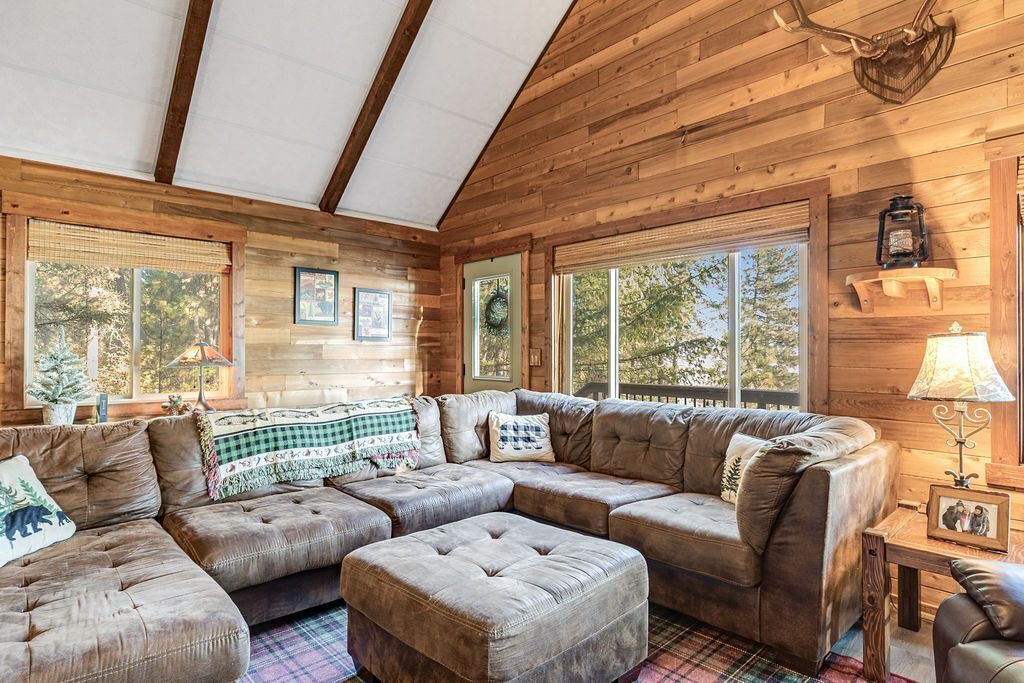 Photo of Livingroom in Garden Valley