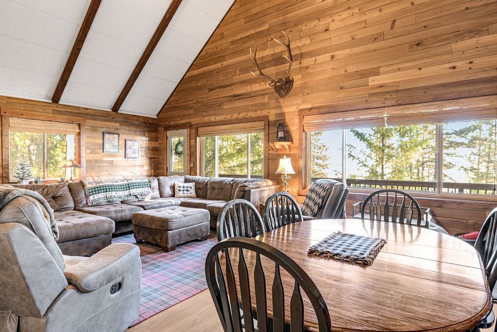 Photo of Livingroom in Garden Valley