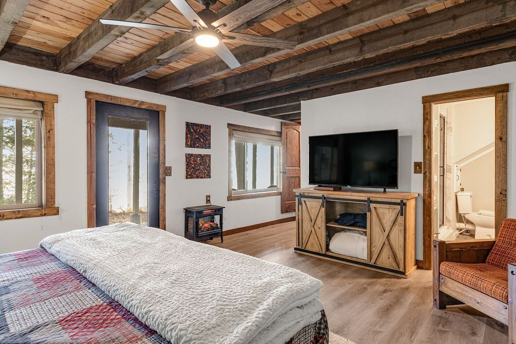 Photo of Bedroom in Garden Valley