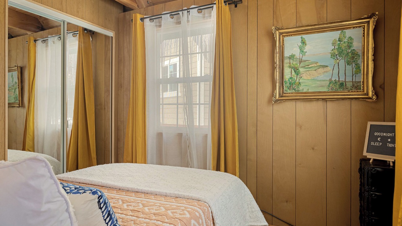 Photo of Bedroom in Crest Park