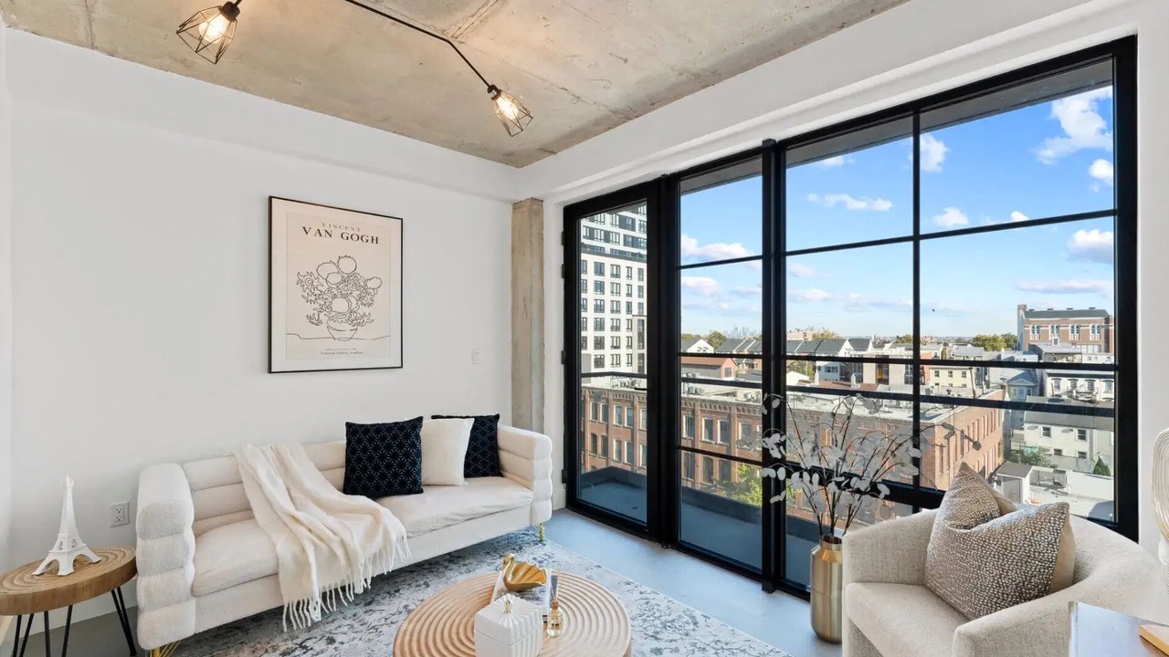 Photo of Livingroom in North Ironbound