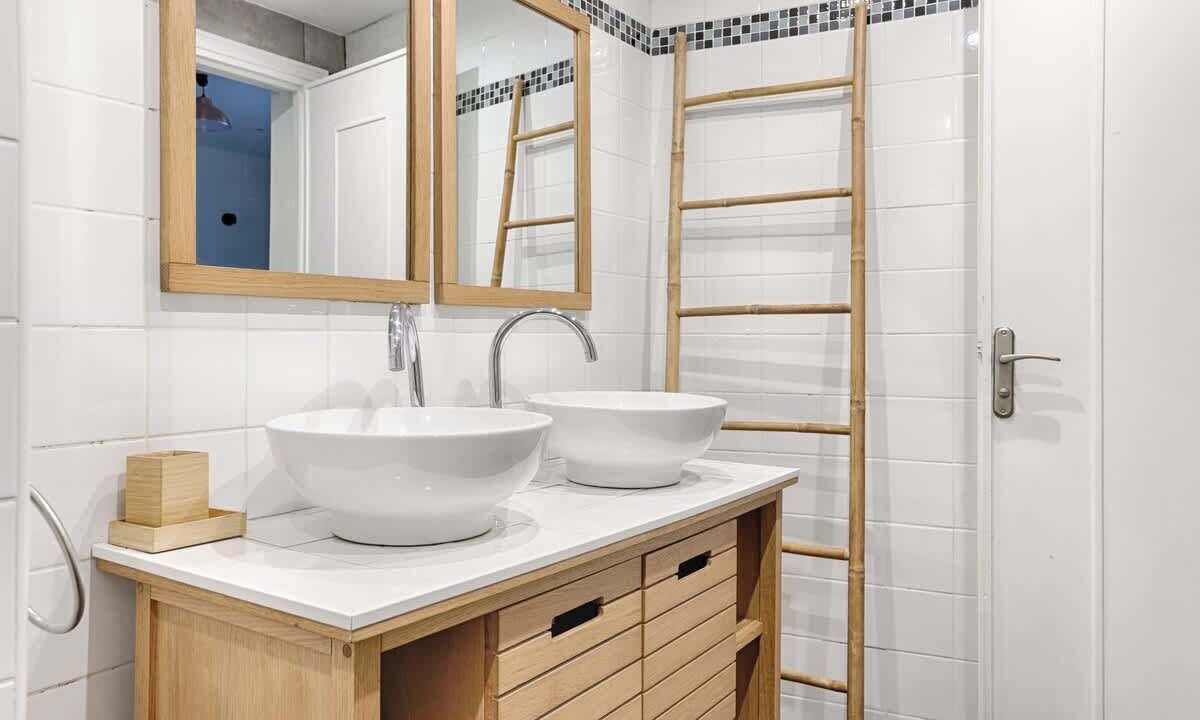 Photo of Bathroom in Saint-Fargeau
