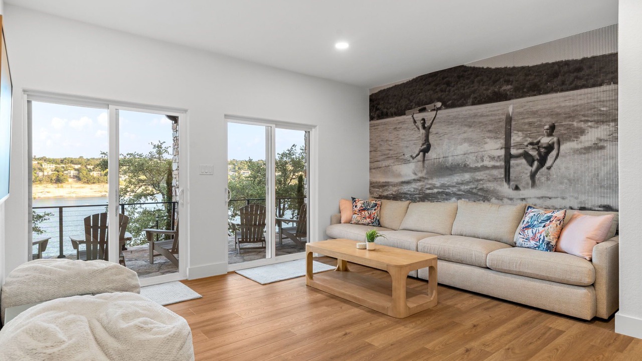 Photo of Livingroom in Point Venture