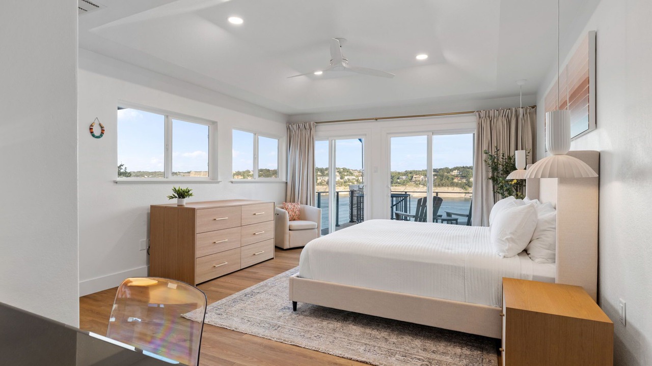 Photo of Bedroom in Point Venture