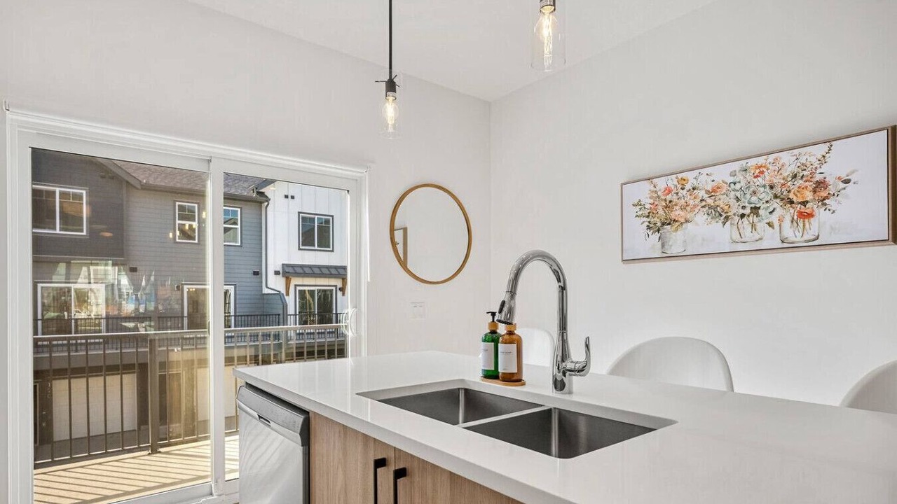 Photo of Others in Springbank Hill