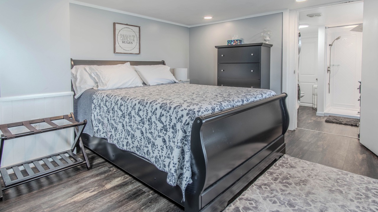 Photo of Bedroom in Dexter