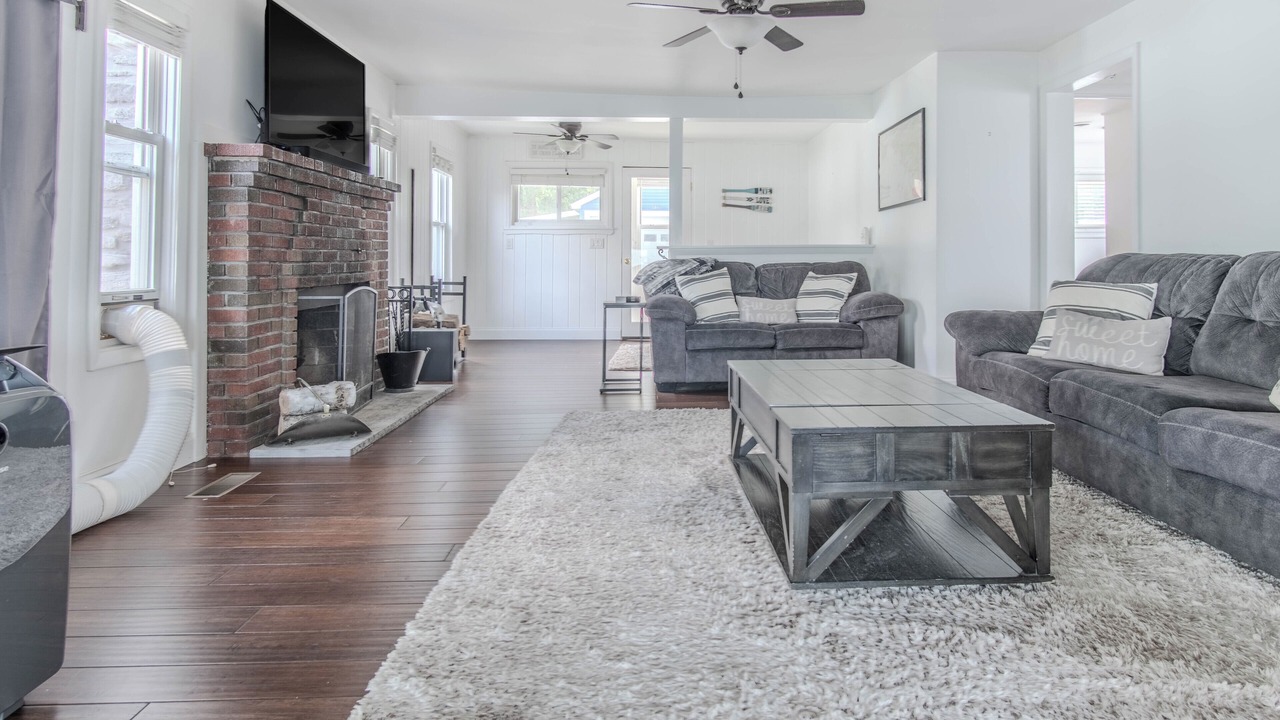 Photo of Livingroom in Dexter