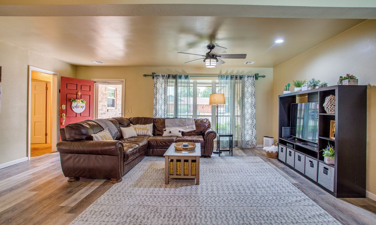 Photo of Livingroom in Enid