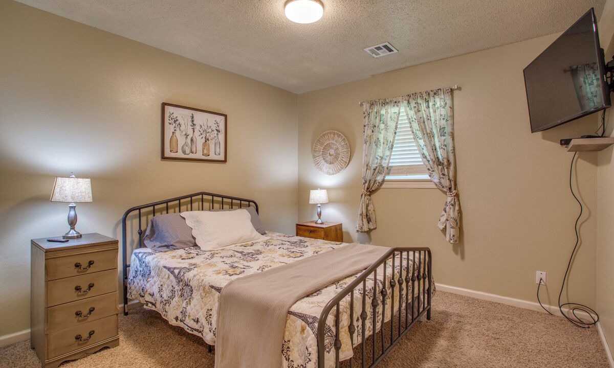 Photo of Bedroom in Enid