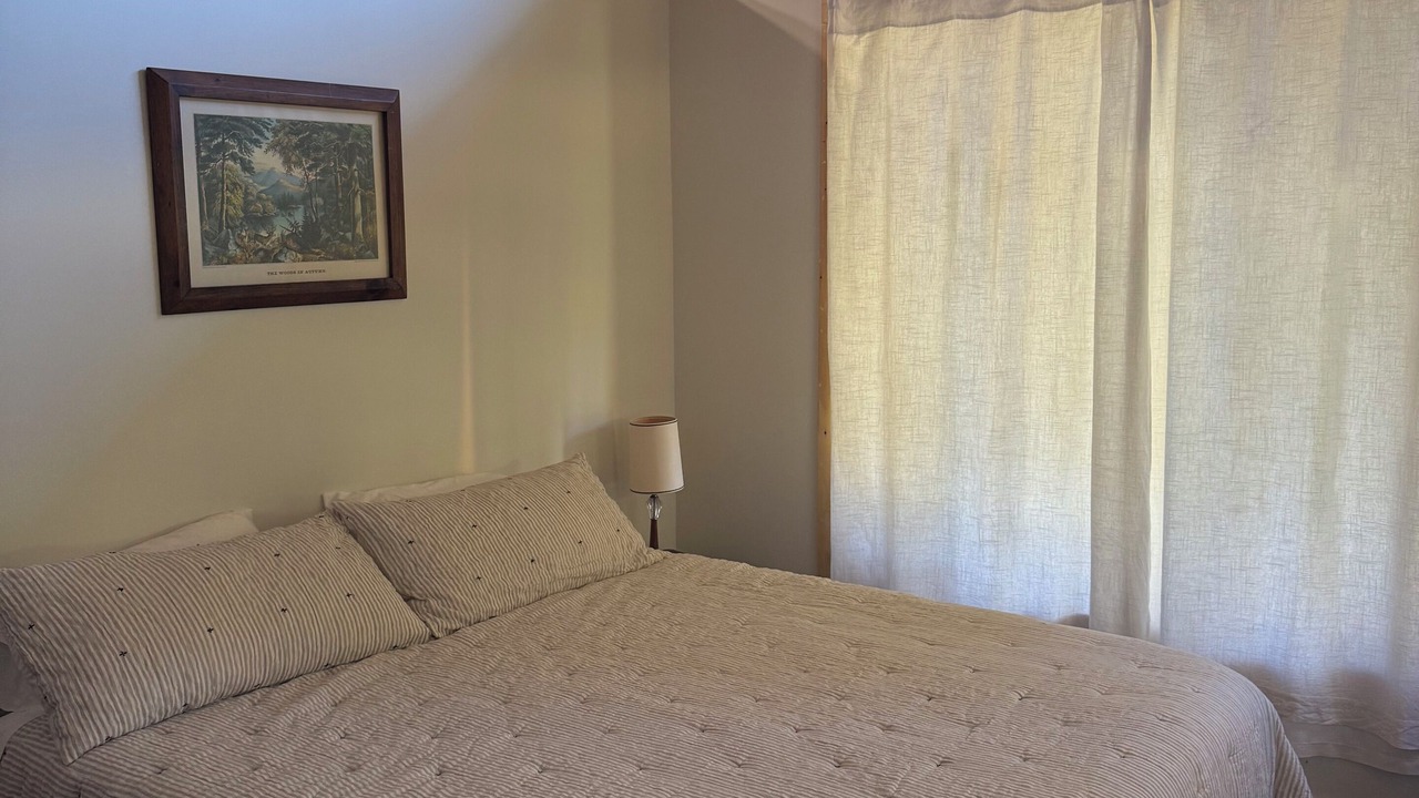 Photo of Bedroom in Scottsburg
