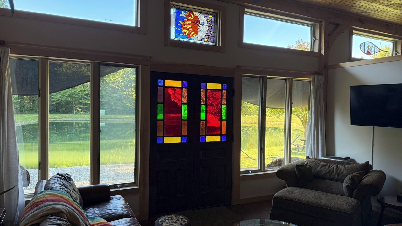 Photo of Livingroom in Scottsburg