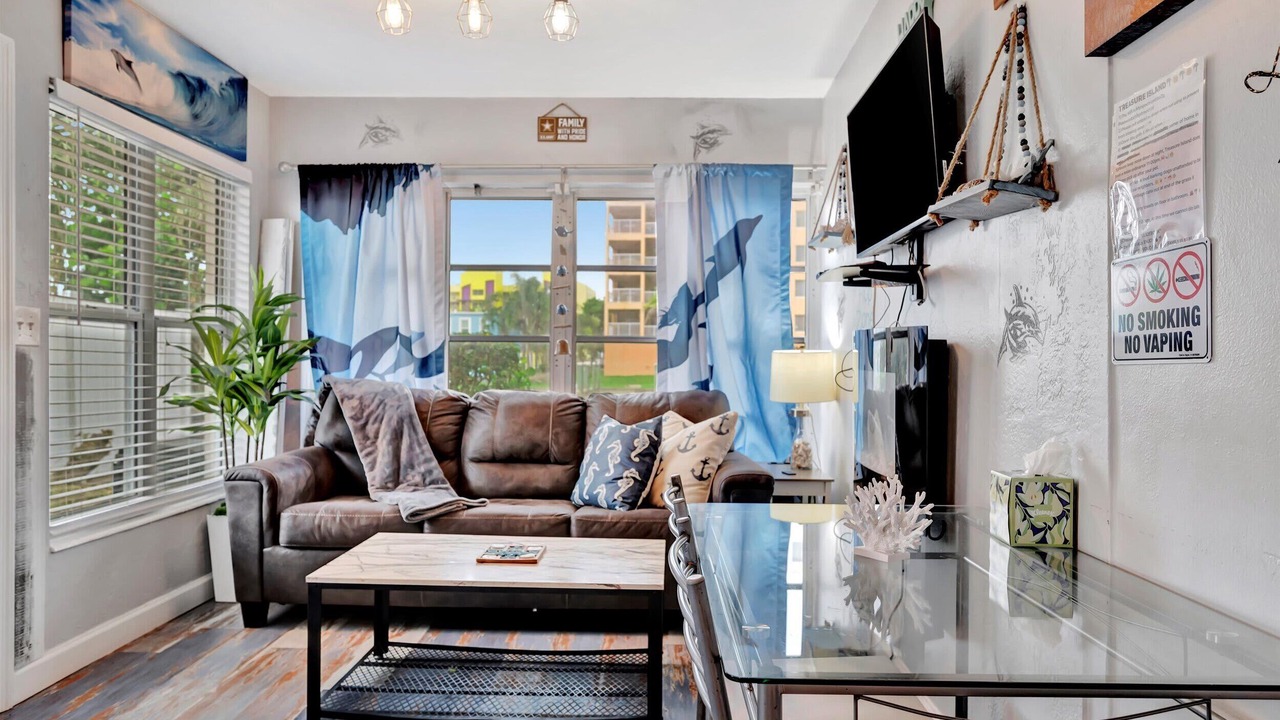 Photo of Livingroom in Treasure Island