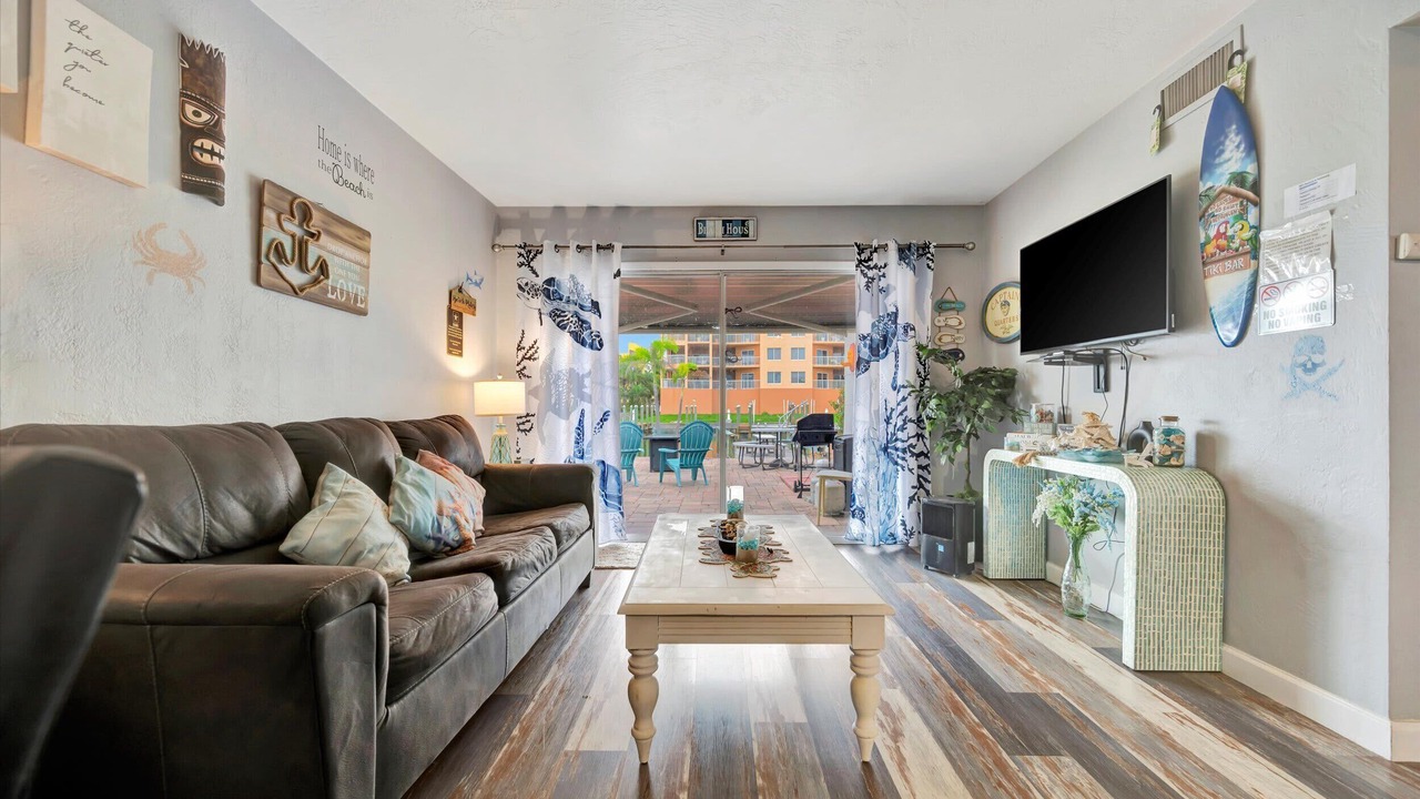 Photo of Livingroom in Treasure Island