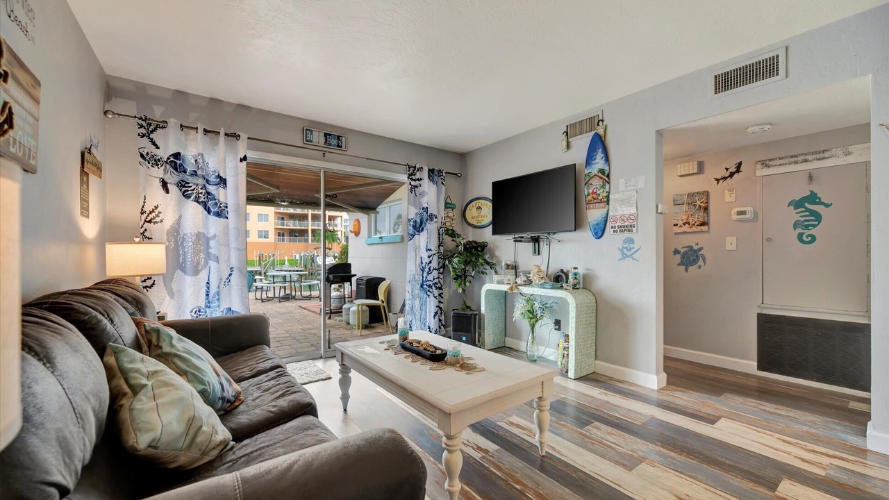 Photo of Livingroom in Treasure Island