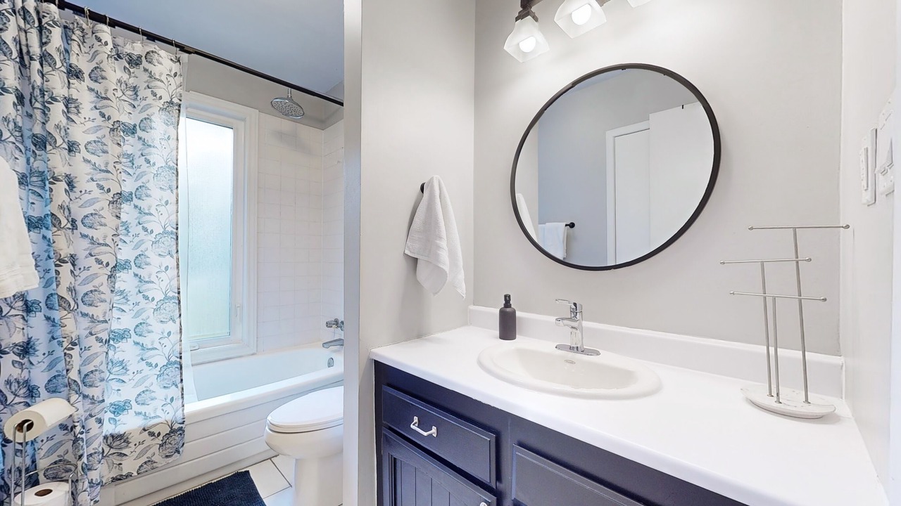 Photo of Bathroom in Port Franks