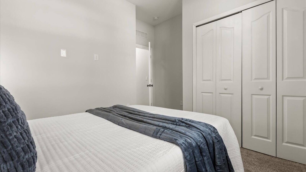 Photo of Bedroom in Crystal Cove