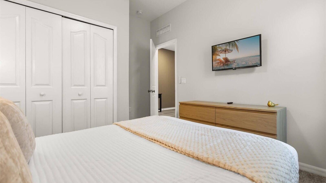 Photo of Bedroom in Crystal Cove