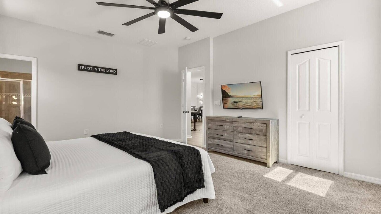 Photo of Bedroom in Crystal Cove