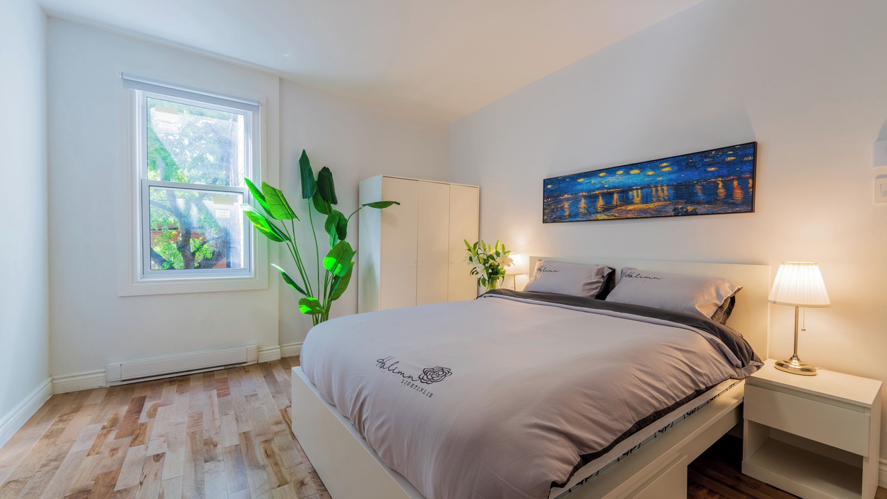 Photo of Bedroom in Cote-Des-Neiges—Notre-Dame-De-Grace