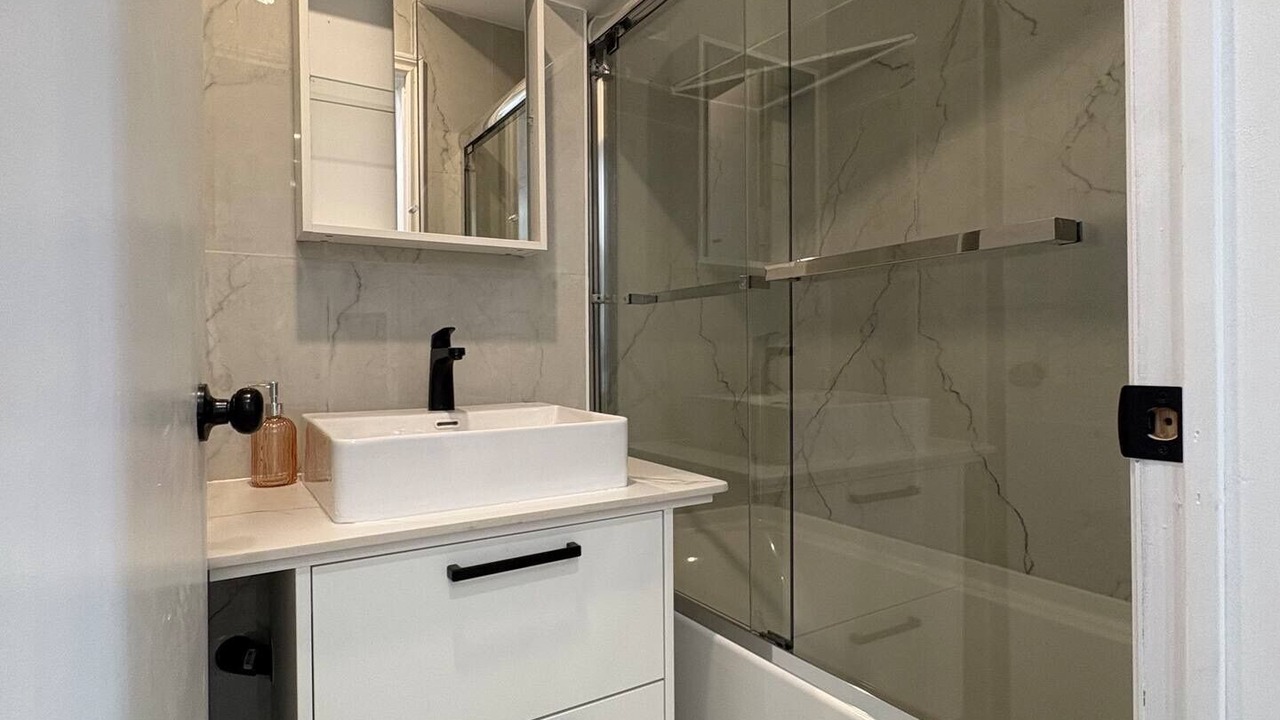 Photo of Bathroom in Cote-Des-Neiges—Notre-Dame-De-Grace