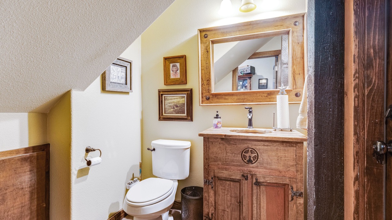 Photo of Bathroom in Mobeetie