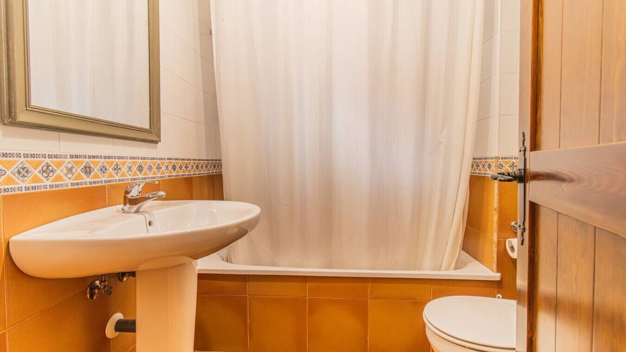 Photo of Bathroom in Linsoles