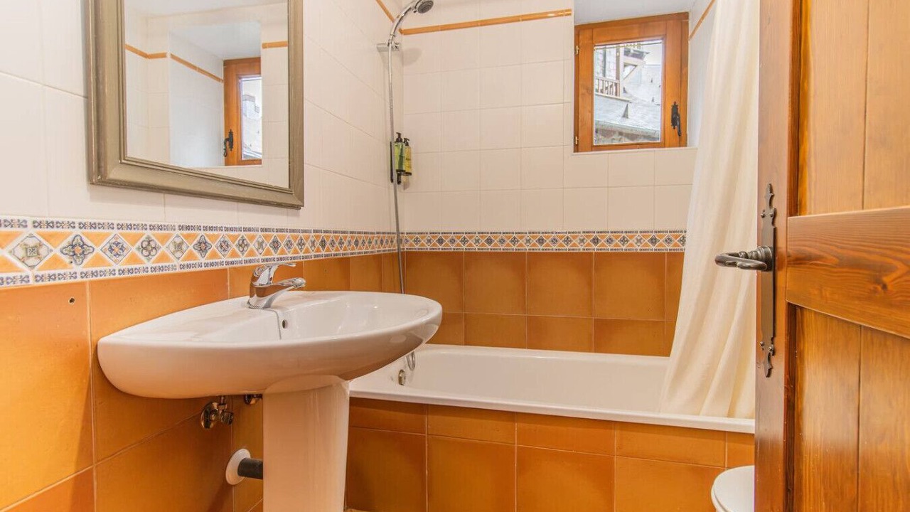 Photo of Bathroom in Linsoles