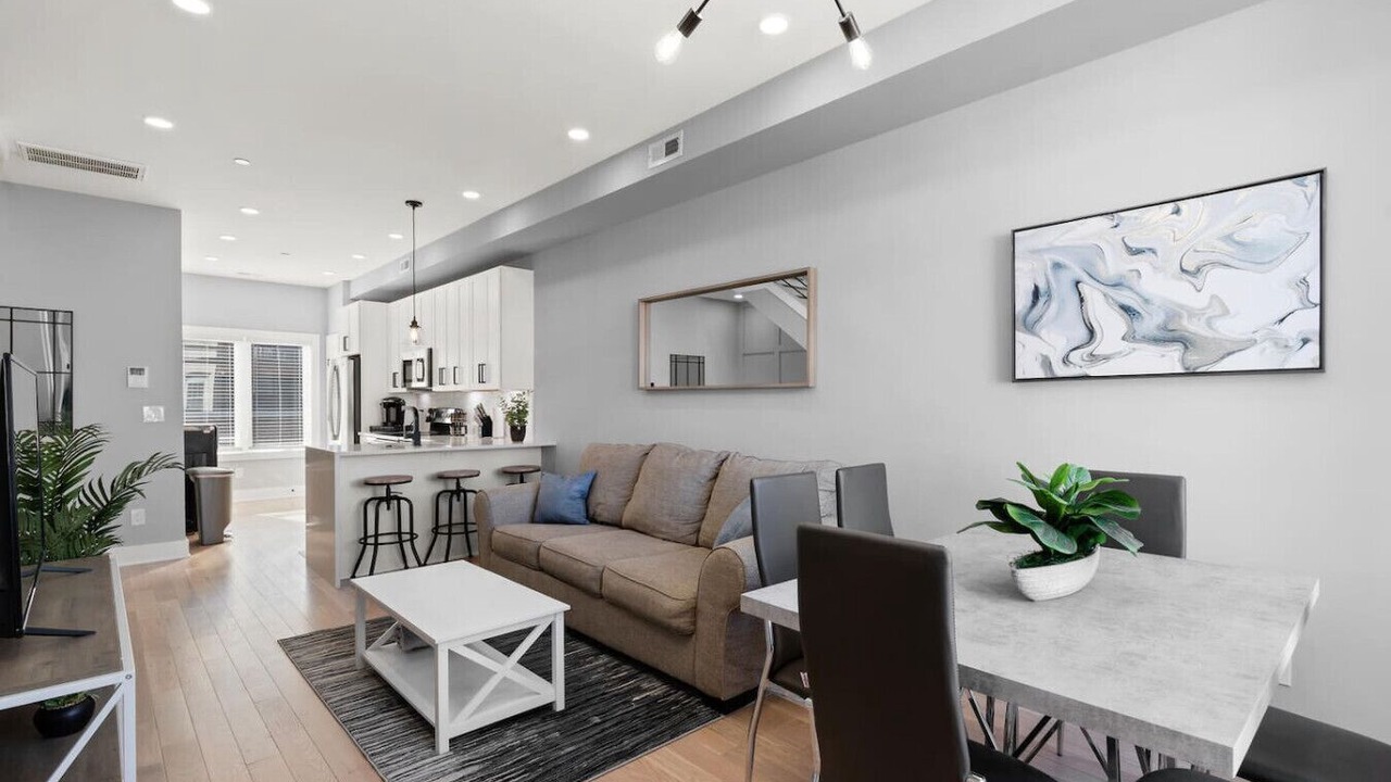 Photo of Livingroom in H Street Corridor