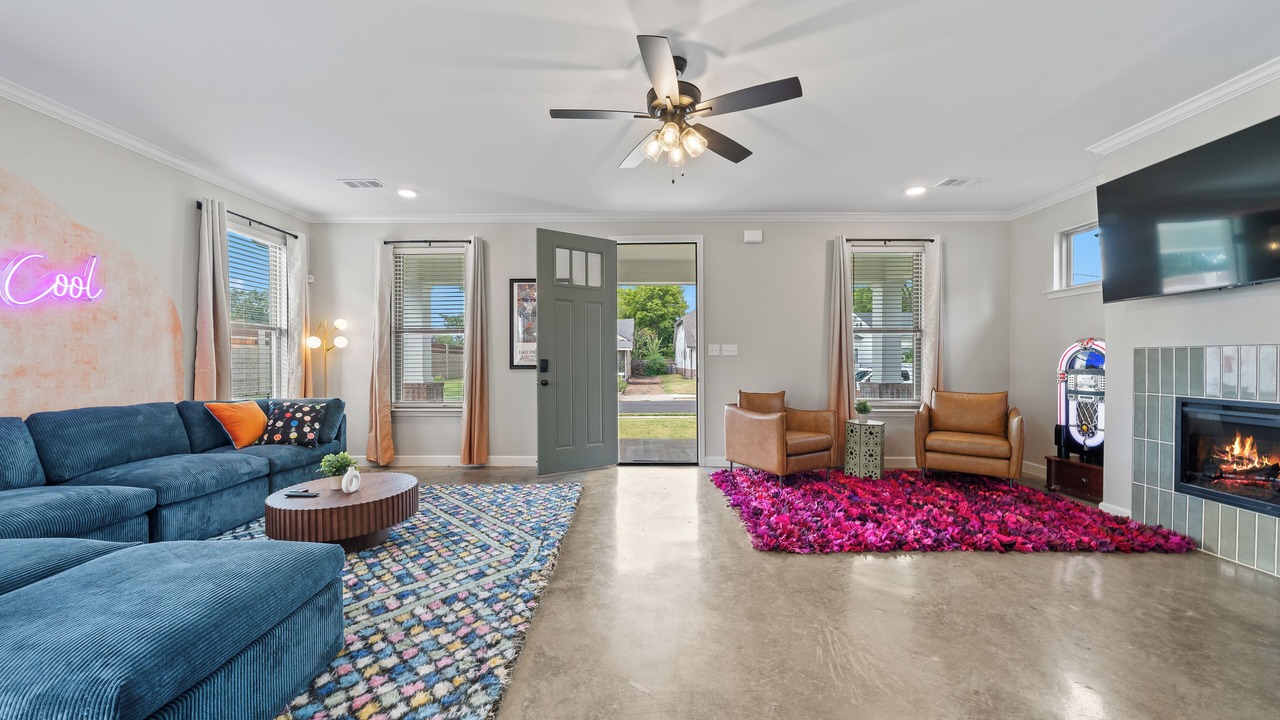 Photo of Livingroom in Crosstown