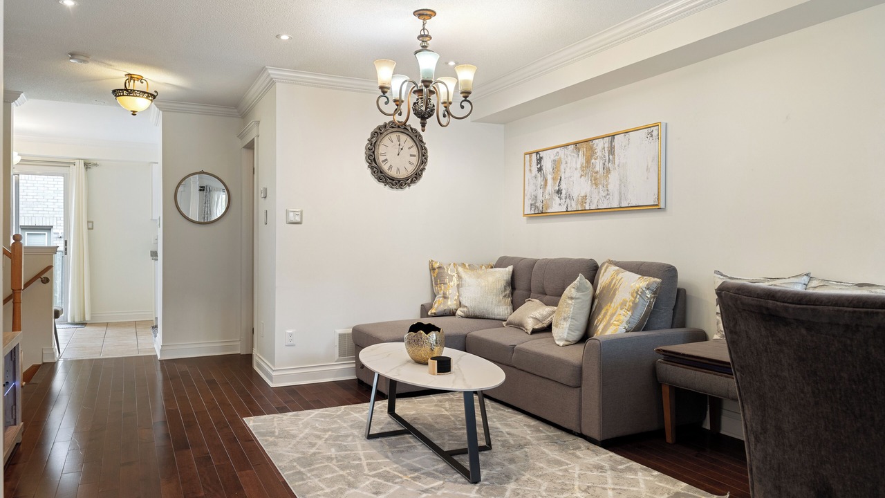 Photo of Livingroom in Bayview Glen