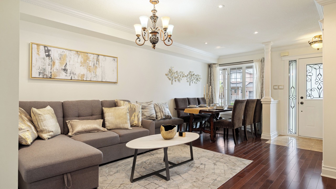 Photo of Livingroom in Bayview Glen