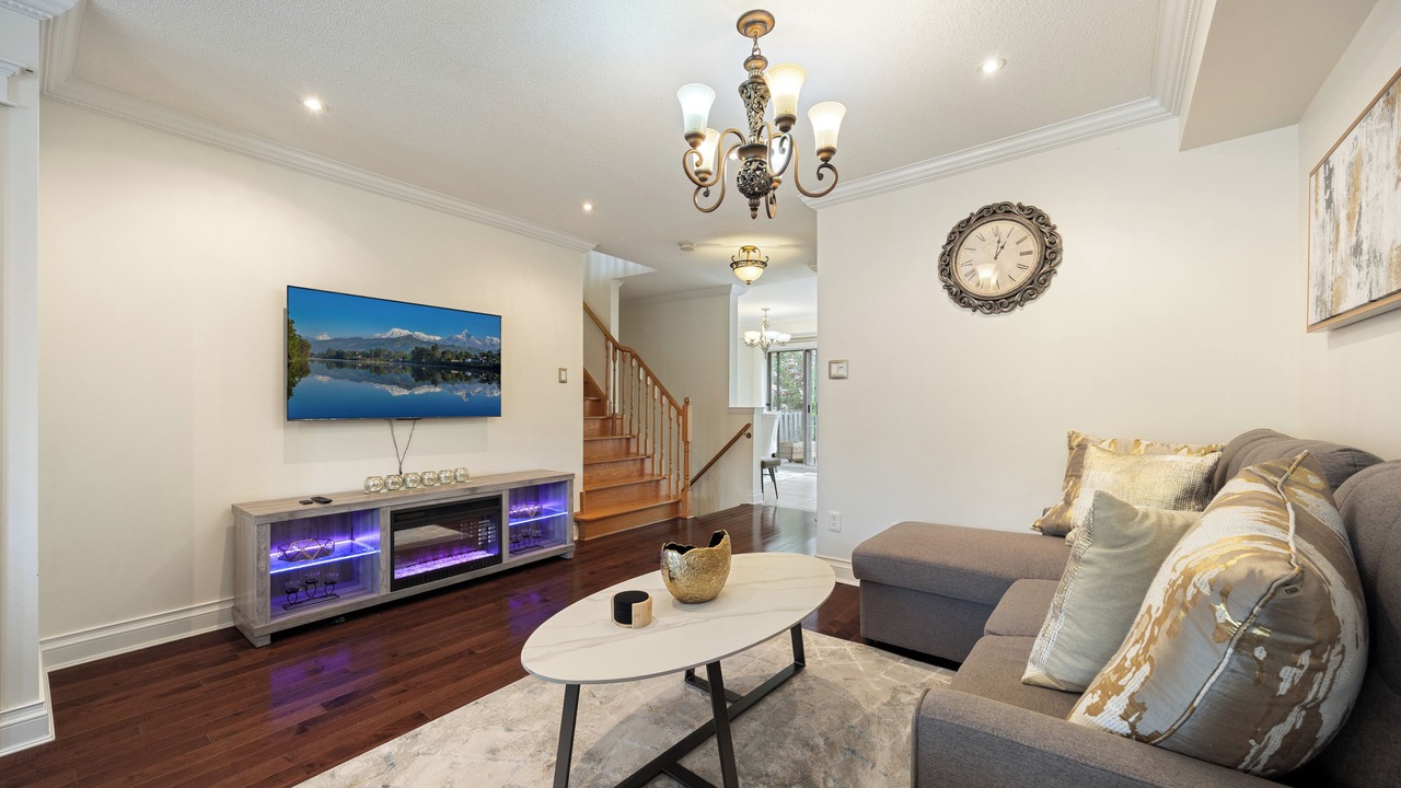 Photo of Livingroom in Bayview Glen