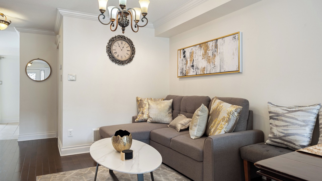 Photo of Livingroom in Bayview Glen