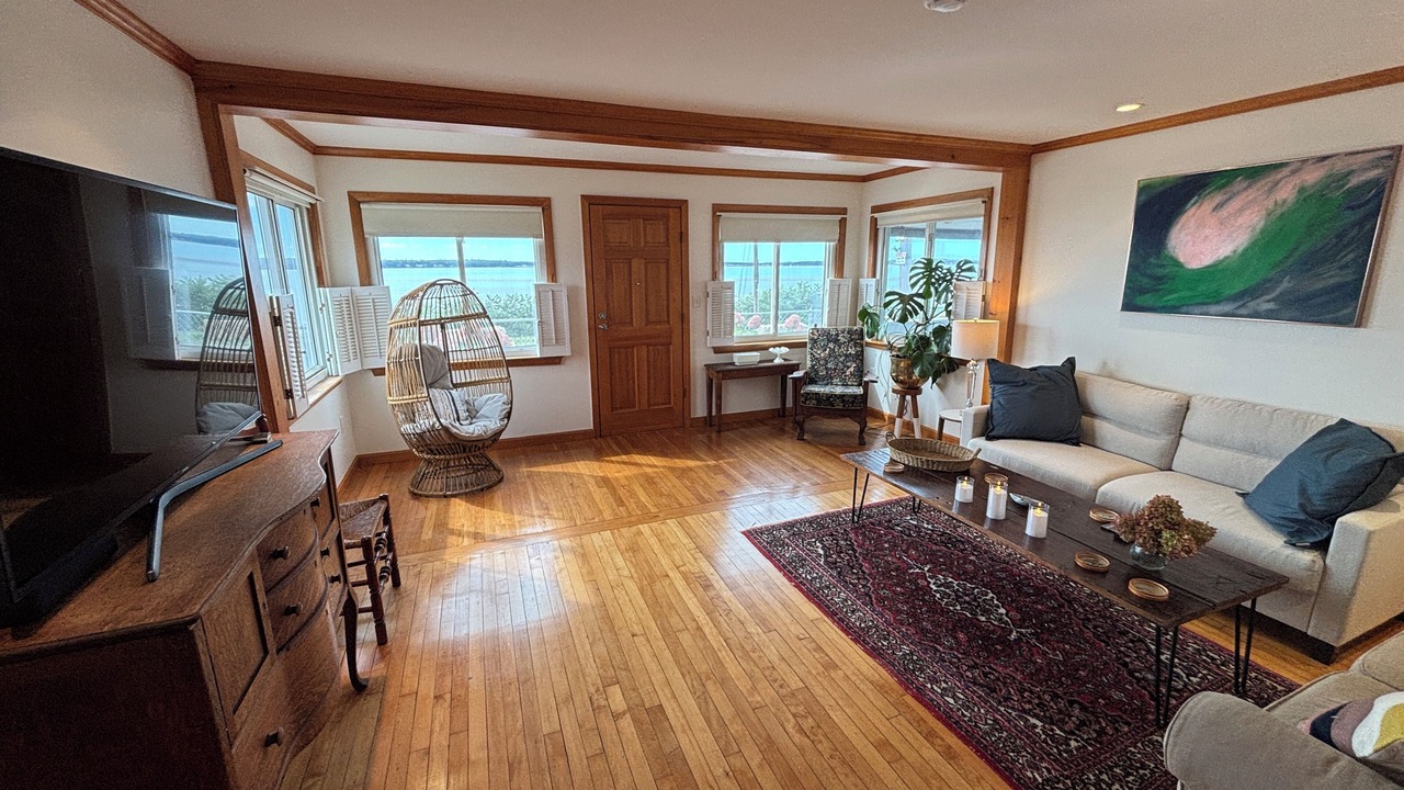 Photo of Livingroom in Fall River