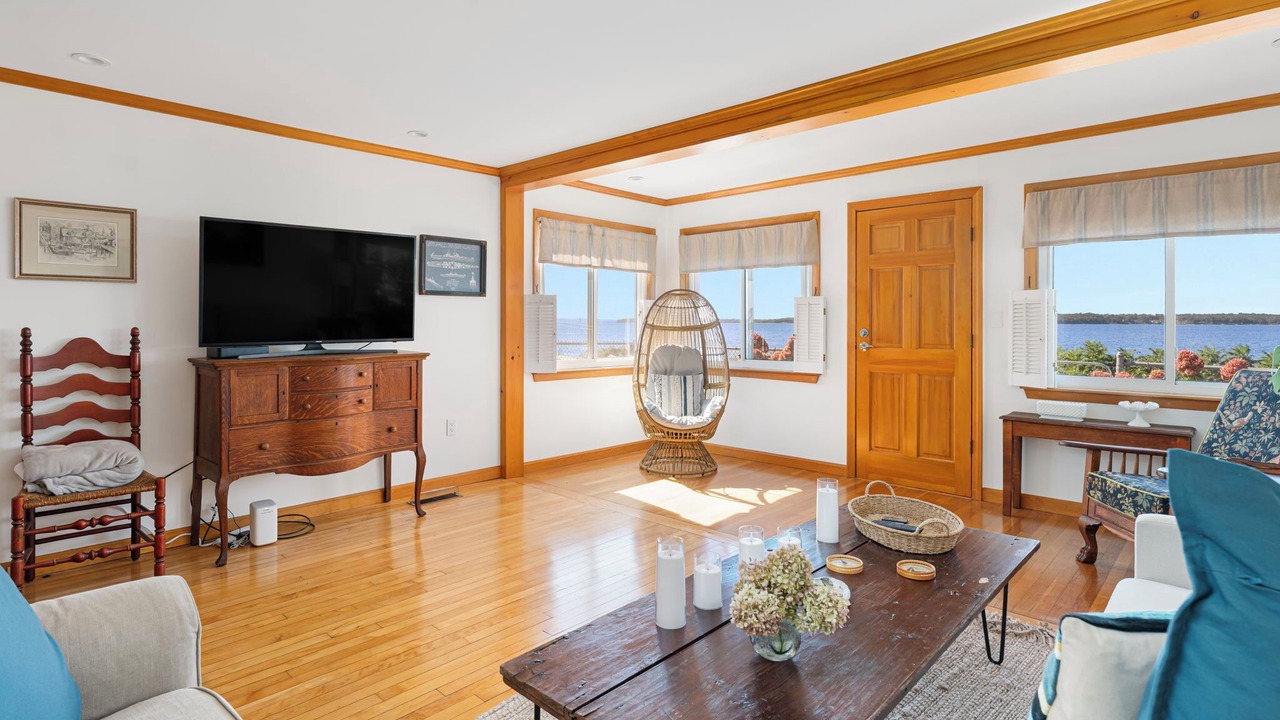 Photo of Livingroom in Fall River