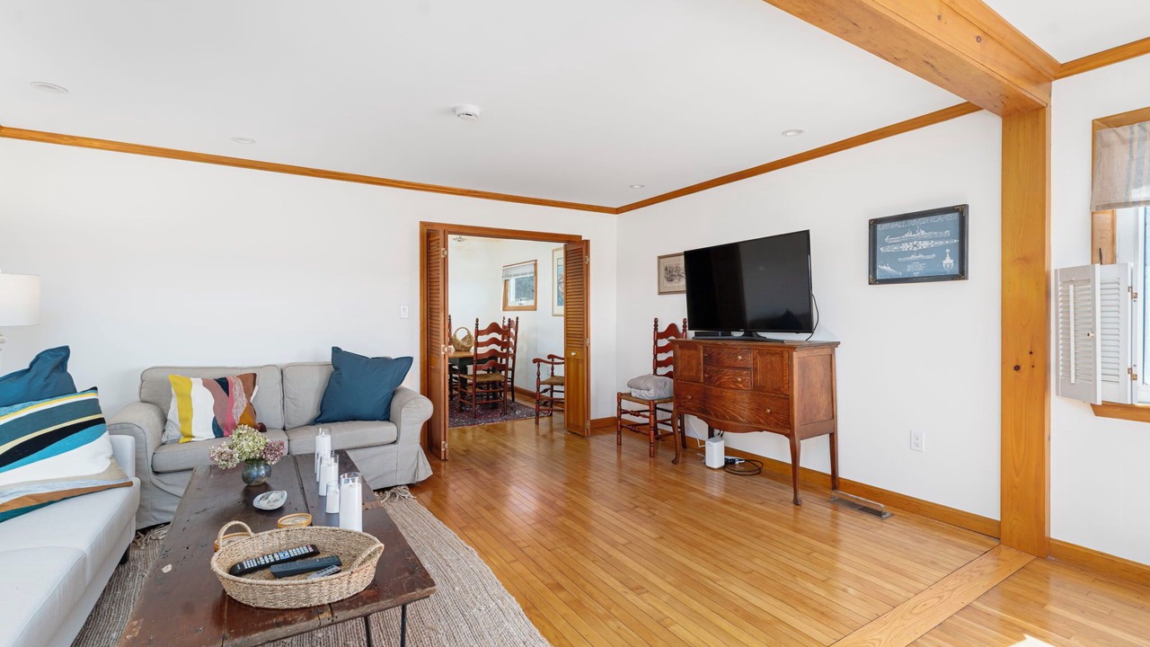 Photo of Livingroom in Fall River