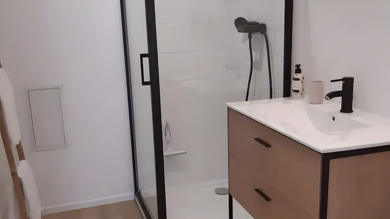 Photo of Bathroom in Carolles