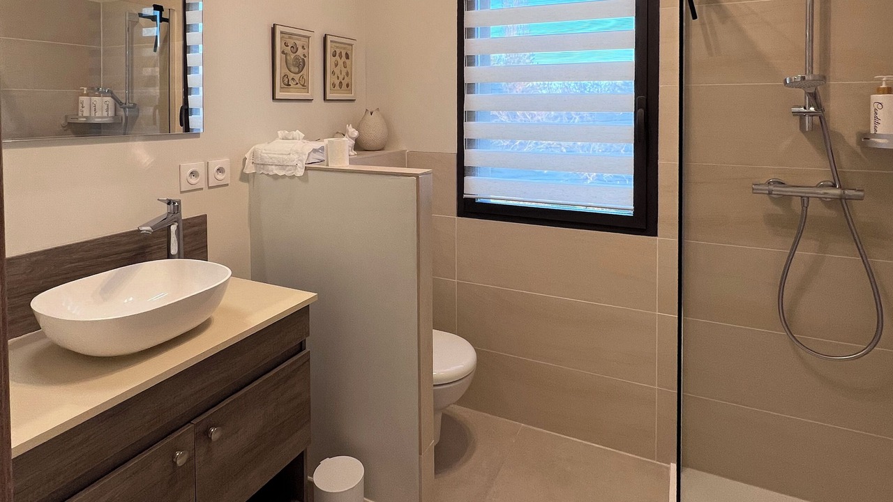 Photo of Bathroom in Villeneuve-les-Bouloc