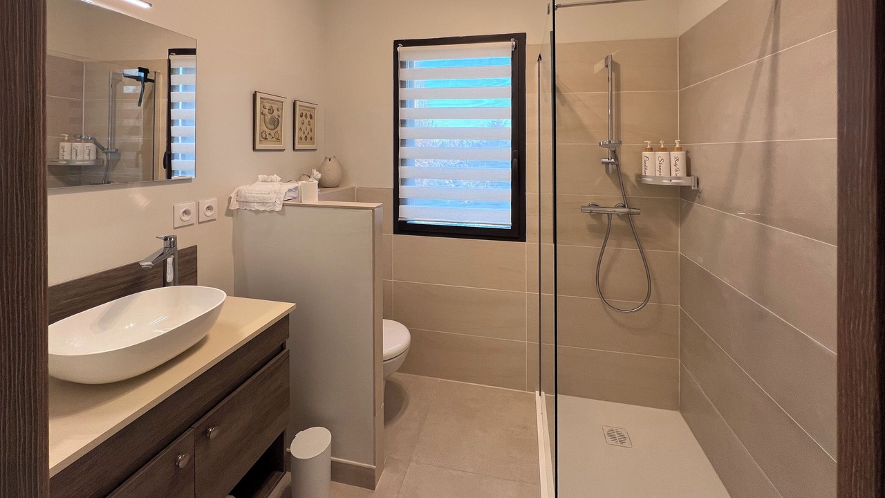 Photo of Bathroom in Villeneuve-les-Bouloc