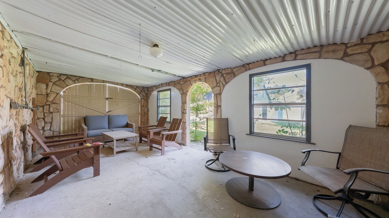Photo of Livingroom in Westworth Village