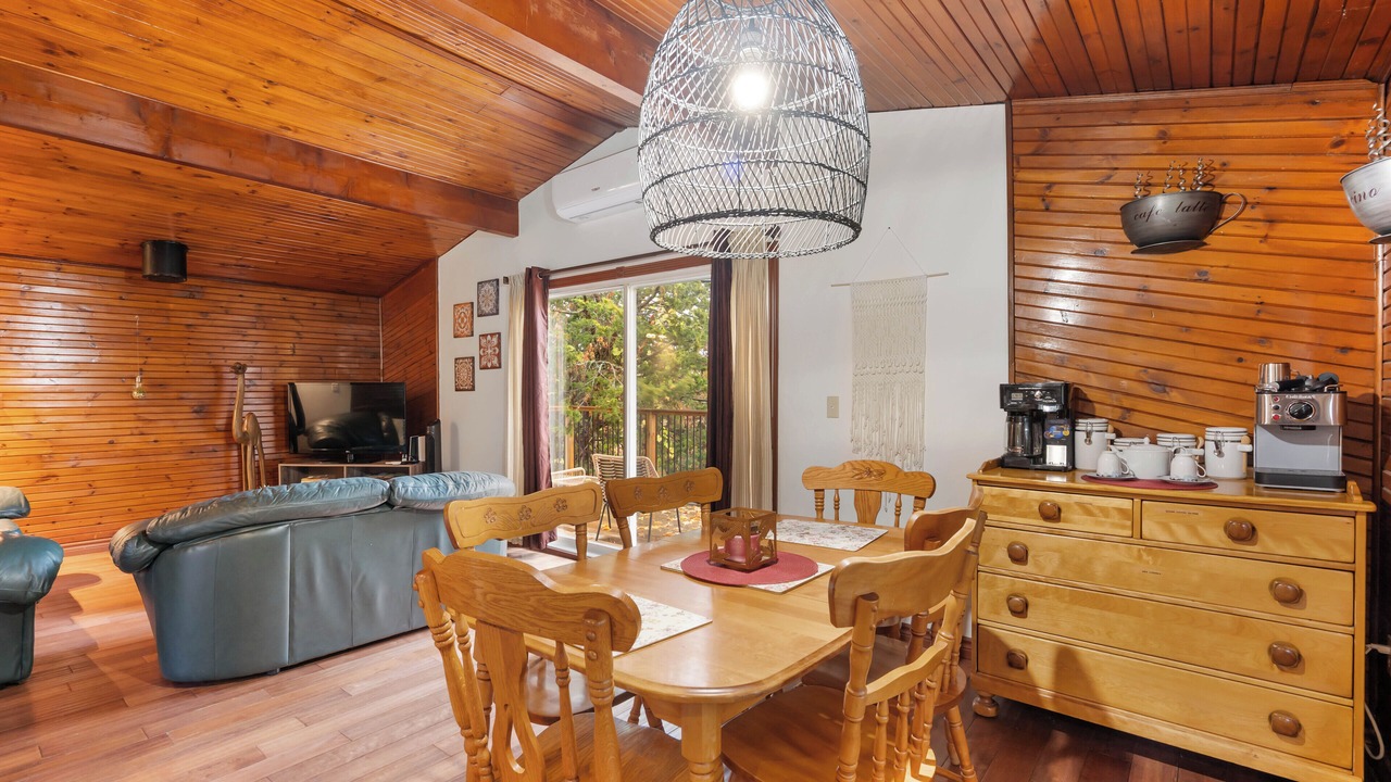 Photo of Livingroom in Greater Napanee
