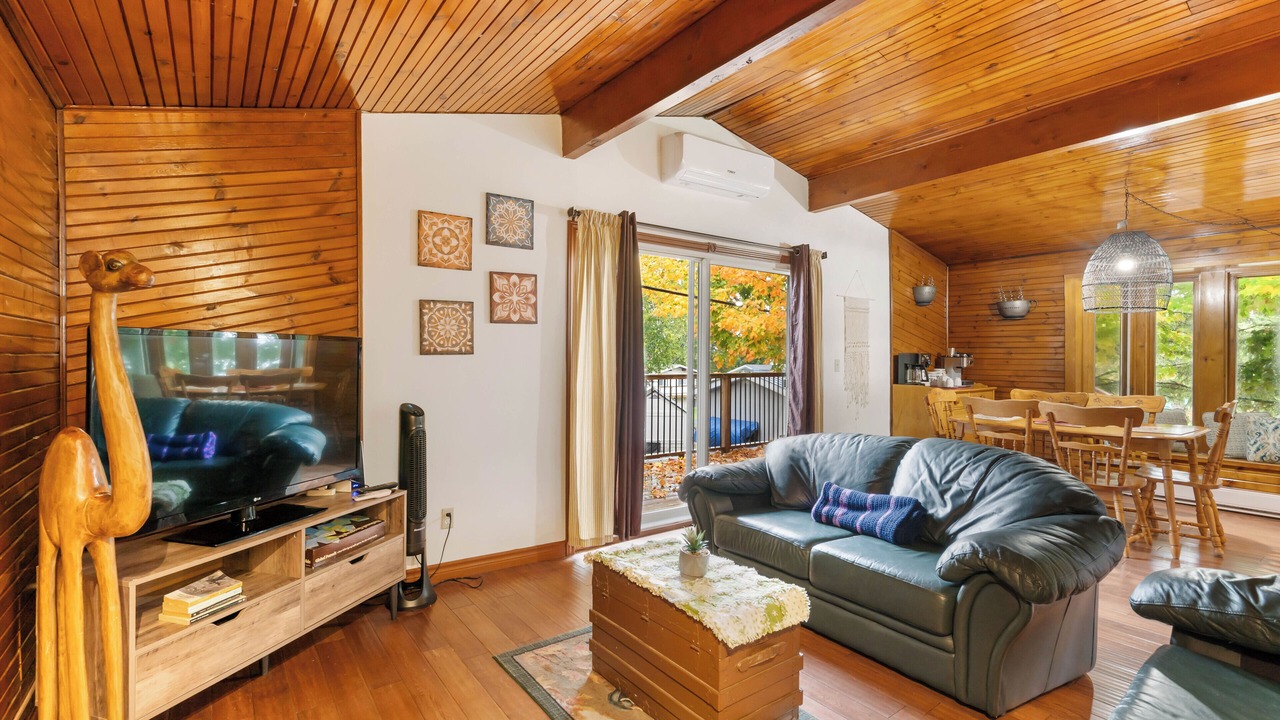 Photo of Livingroom in Greater Napanee