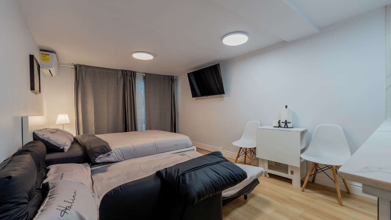 Photo of Bedroom in Cote-Des-Neiges—Notre-Dame-De-Grace