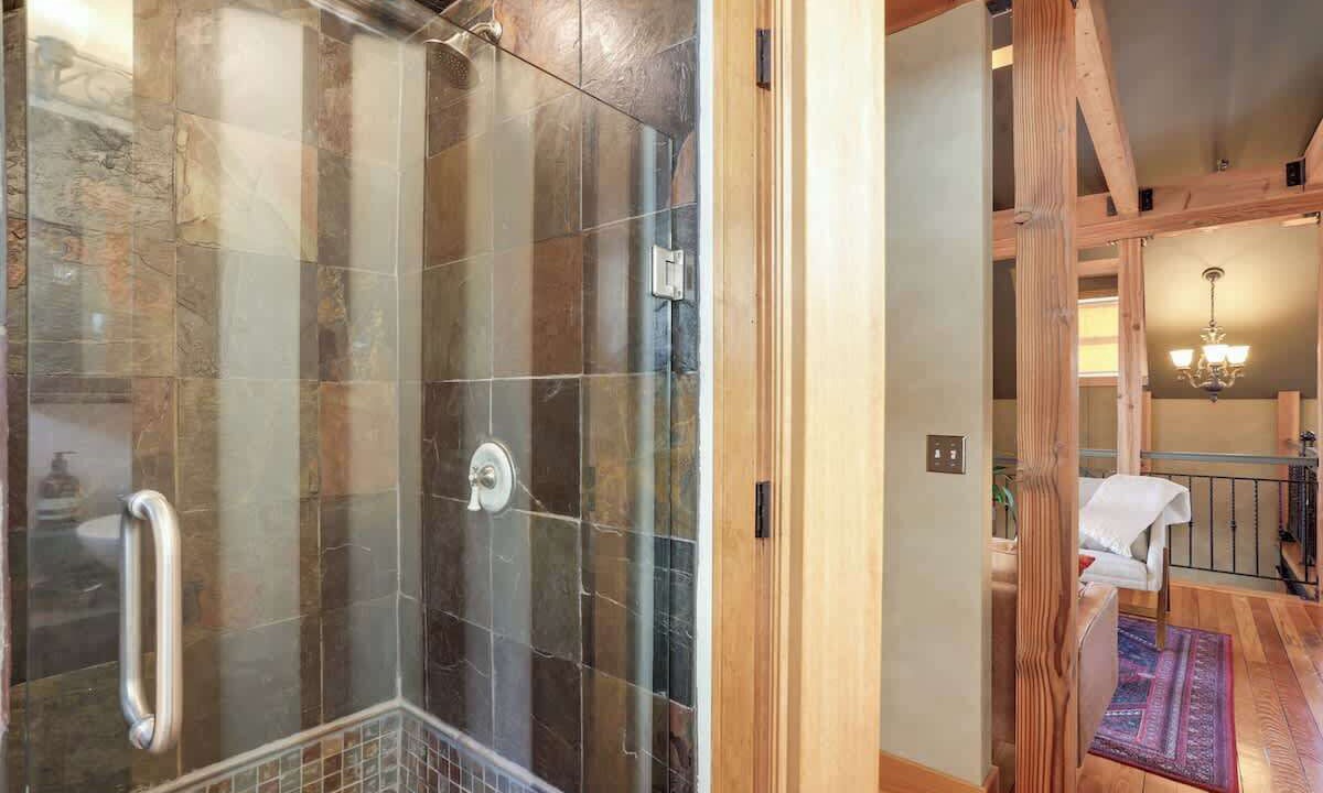 Photo of Bathroom in Elliot Park