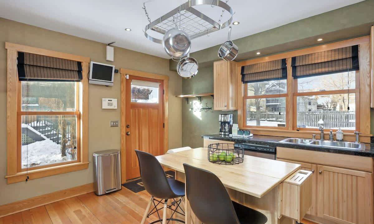 Photo of Kitchen in Elliot Park